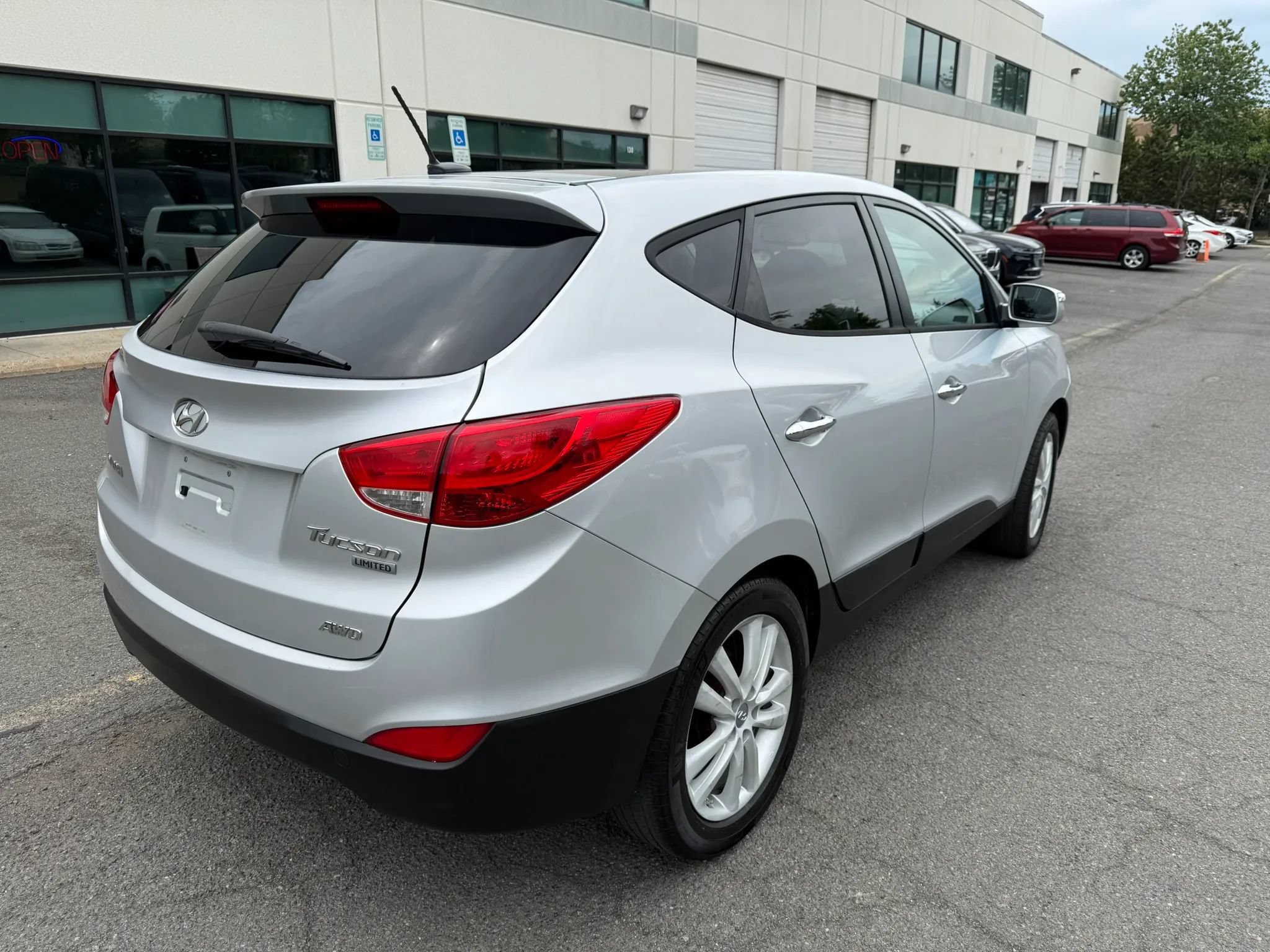 Used 2013 Hyundai Tucson Limited w/ Premium Pkg AWD/4WD image 4