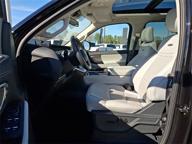 Used 2025 Ford Expedition Max Platinum image 13