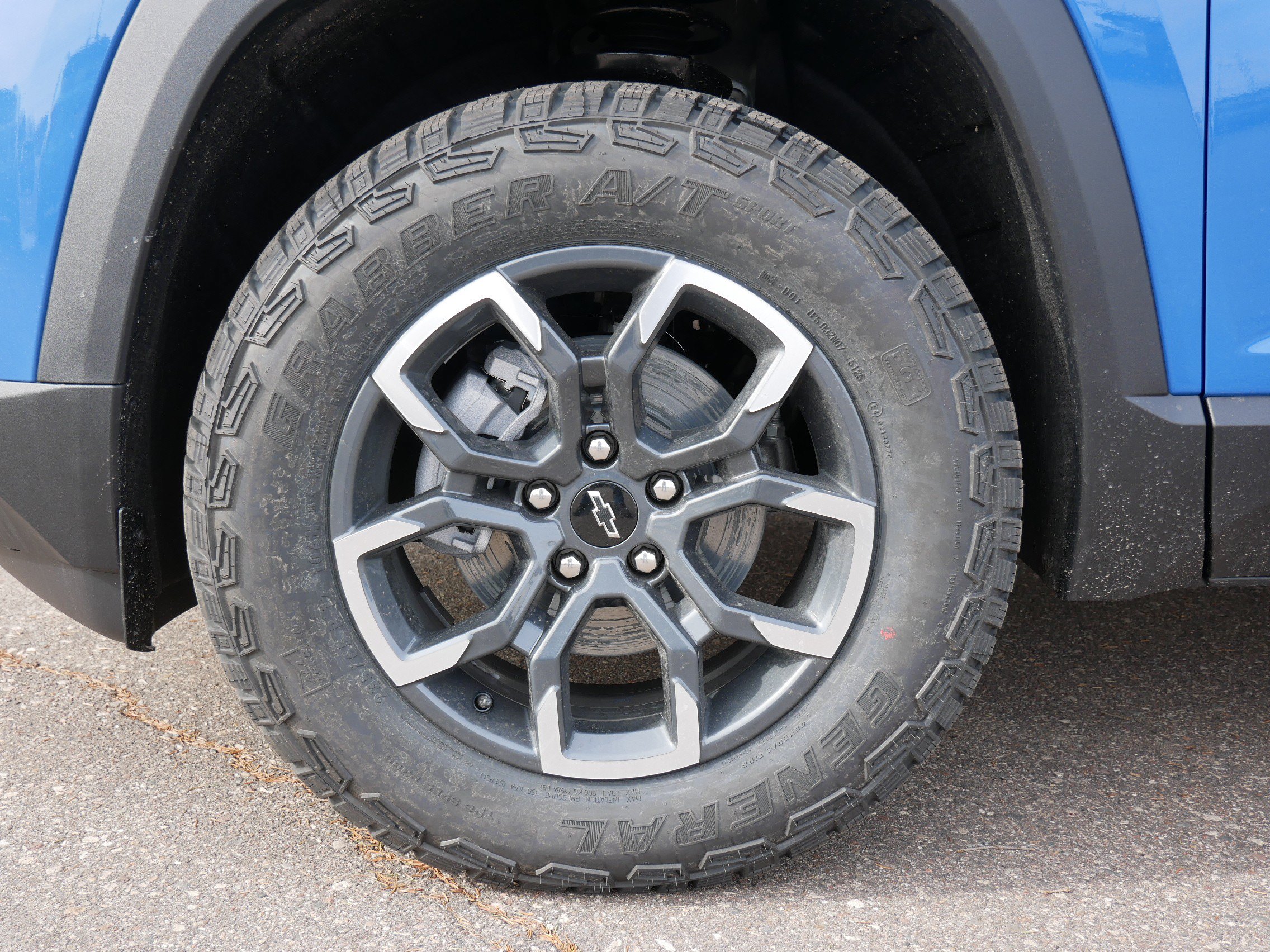 New 2026 Chevrolet Equinox ACTIV AWD/4WD image 3