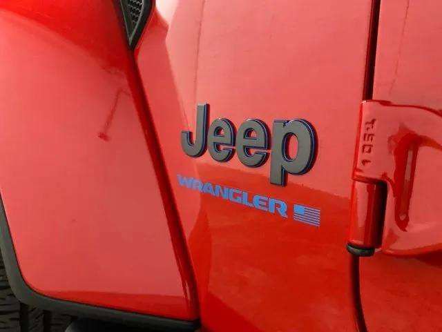Used 2025 Jeep Wrangler Unlimited Sahara w/ Safety Group AWD/4WD image 95