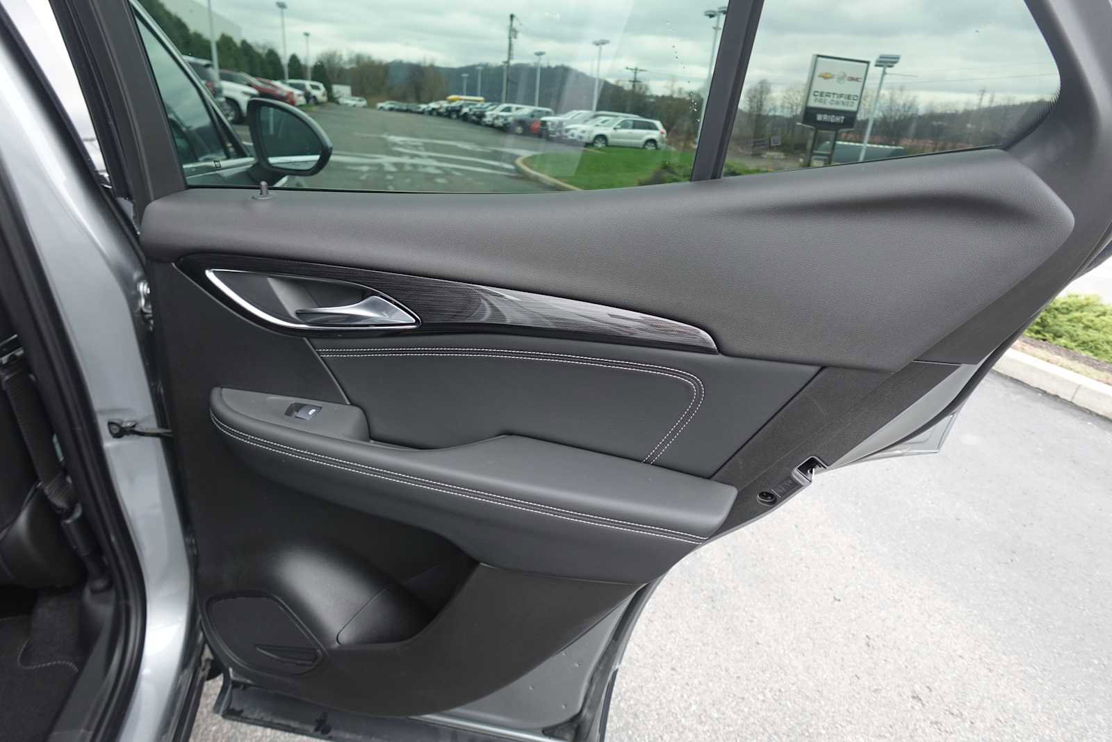 Used 2023 Buick Envision Essence image 22