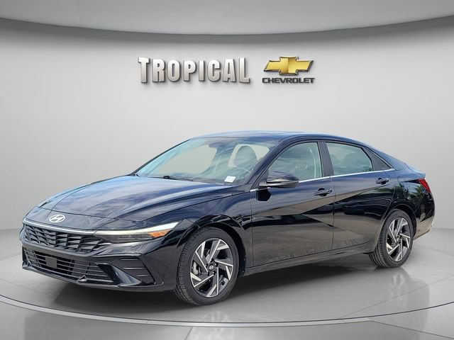 Used 2025 Hyundai Elantra Limited FWD 360° Tour