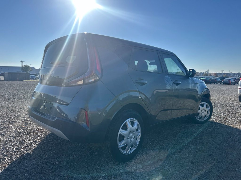 Used 2023 Kia Soul LX FWD image 9