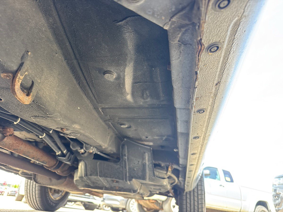 Used 2005 Toyota Highlander 4WD V6 w/ 3rd Row image 18