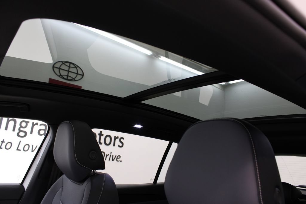 New 2026 Volkswagen Tiguan SE R-Line FWD image 12