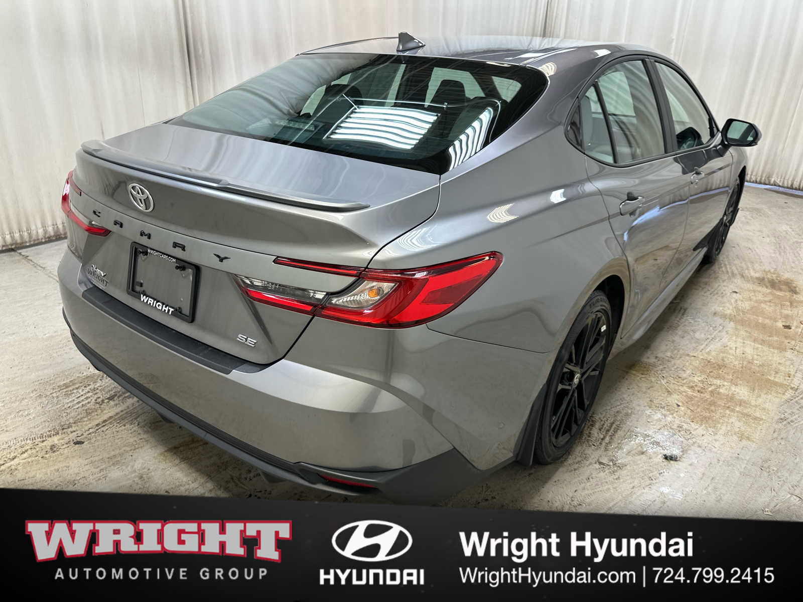 Used 2025 Toyota Camry SE w/ Convenience Package image 6