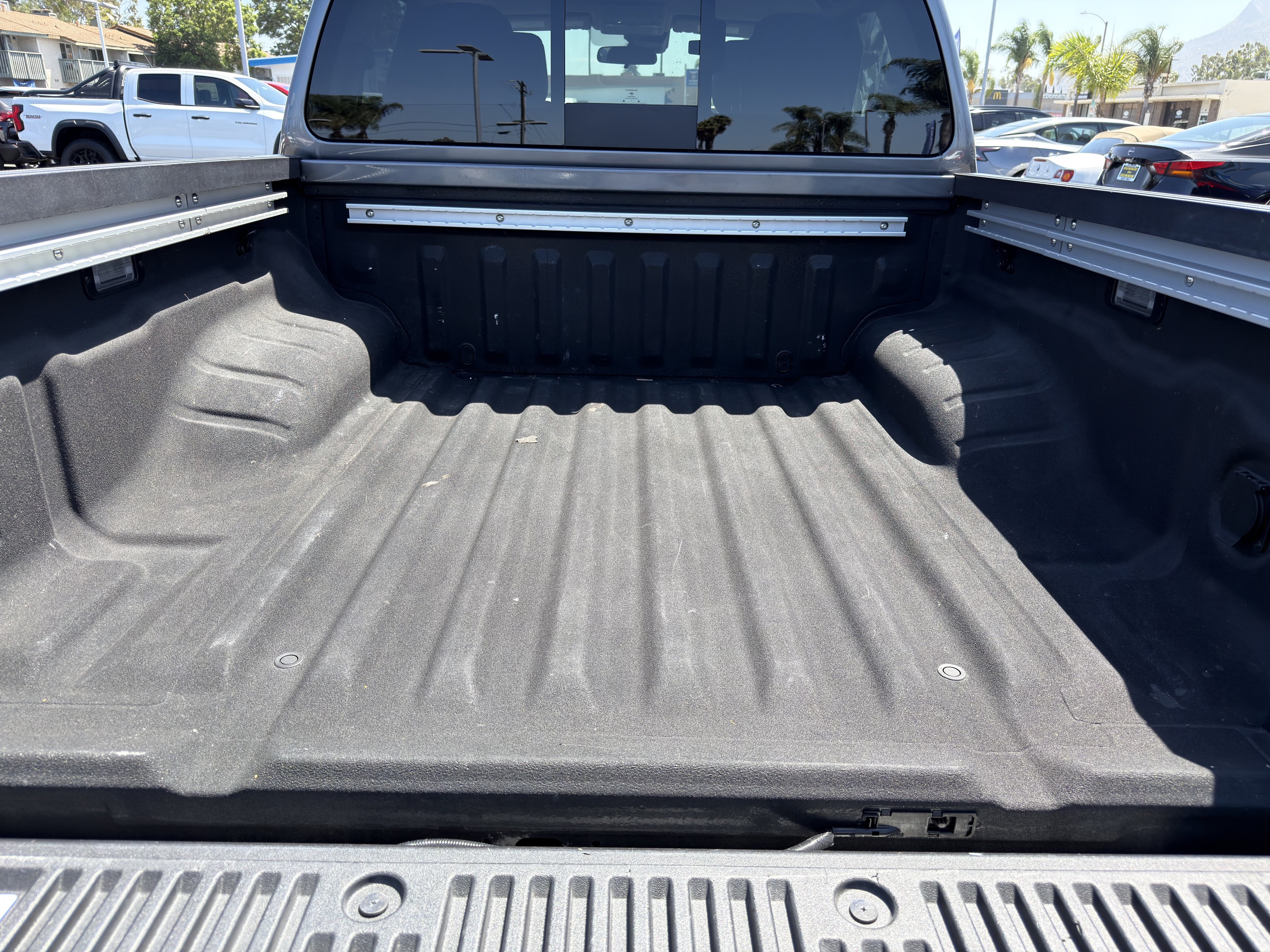 Used 2024 Nissan Frontier SV w/ SV Convenience Package RWD image 17