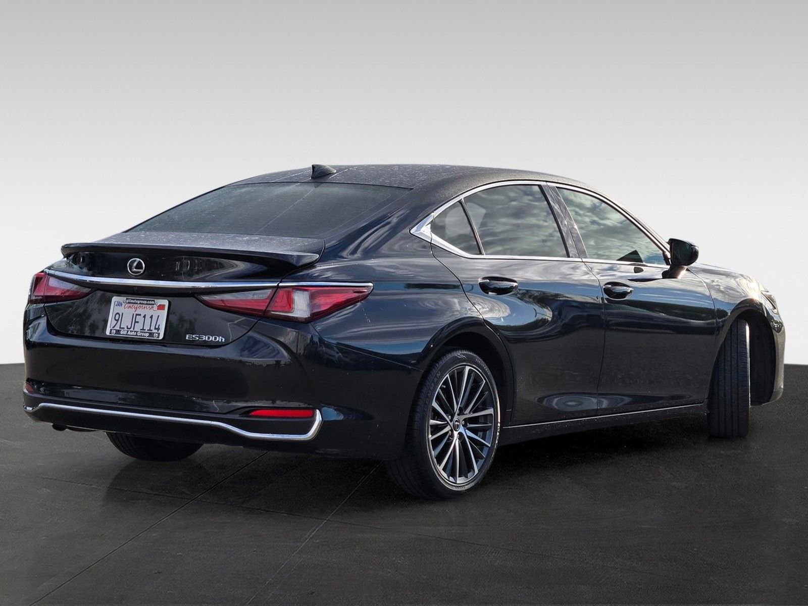 Used 2024 Lexus ES 300h w/ Premium Package image 4