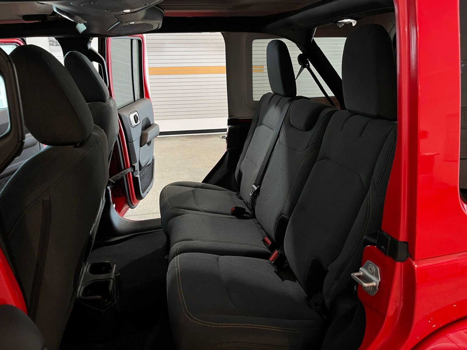 Used 2025 Jeep Wrangler Sahara image 39