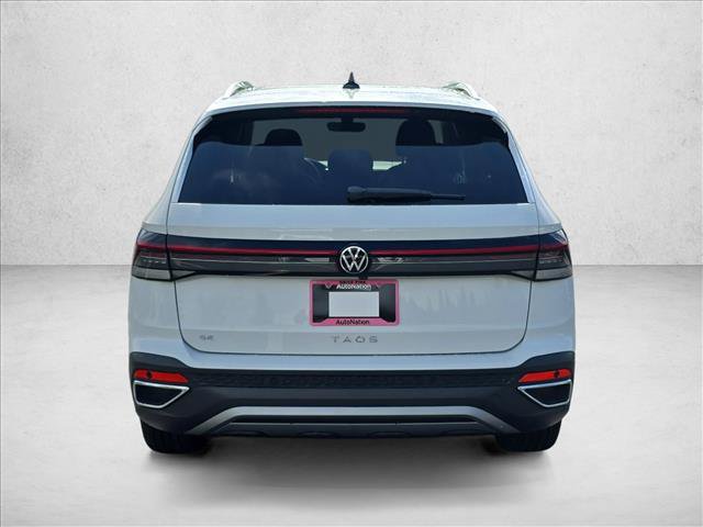 New 2026 Volkswagen Taos SE FWD image 4