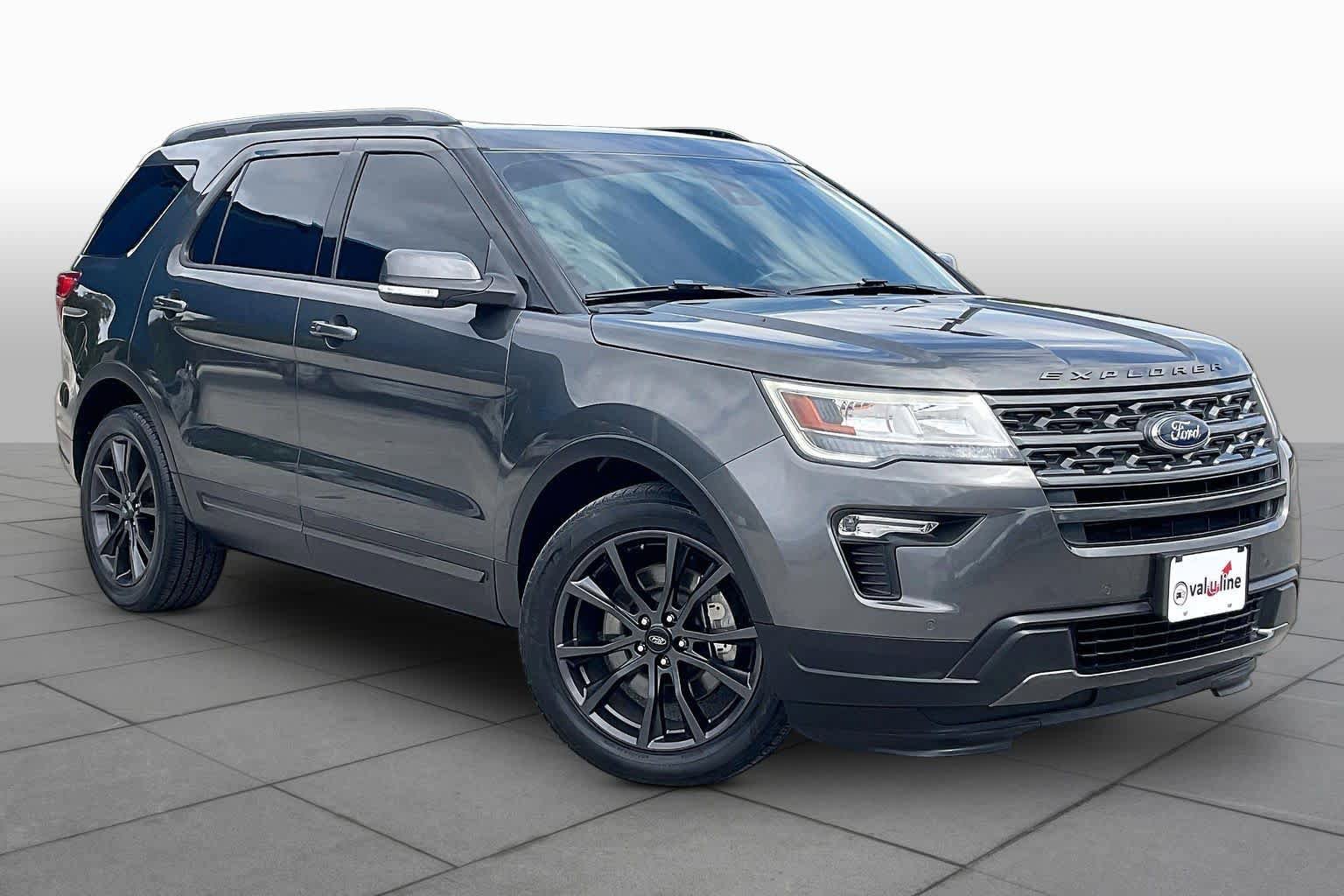Used 2019 Ford Explorer XLT w/ Equipment Group 202A FWD image 3