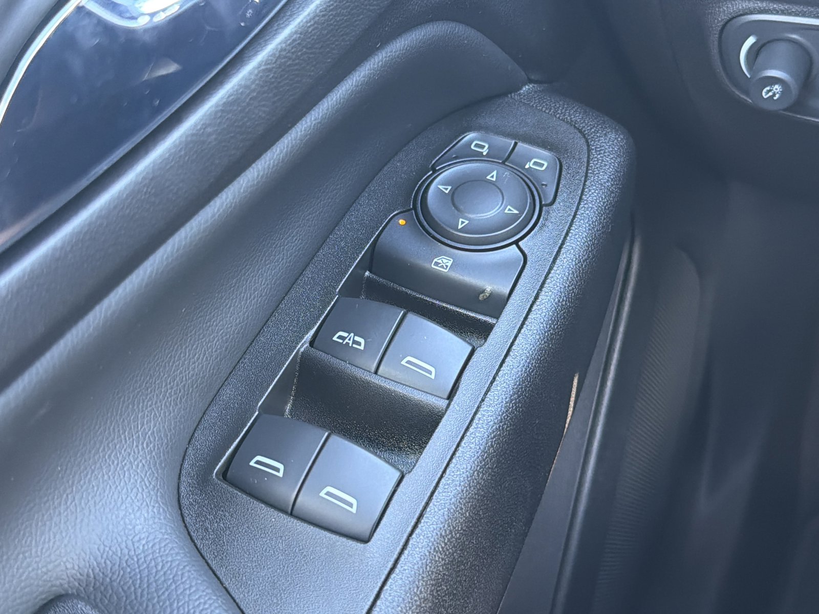 Used 2022 Chevrolet Equinox LT FWD image 18