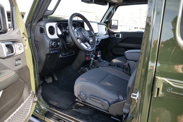 Used 2024 Jeep Wrangler Unlimited Sahara w/ Technology Group image 23