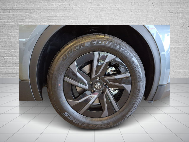 Used 2026 Toyota C-HR AWD/4WD image 7