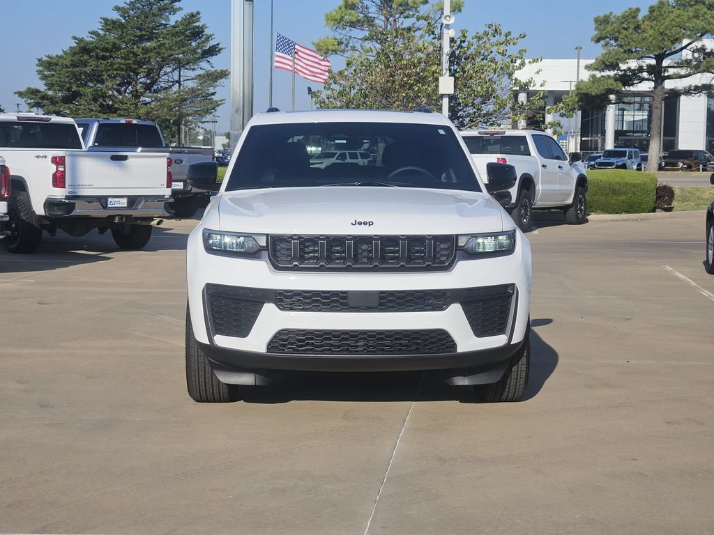 Used 2026 Jeep Grand Cherokee Altitude AWD/4WD image 2