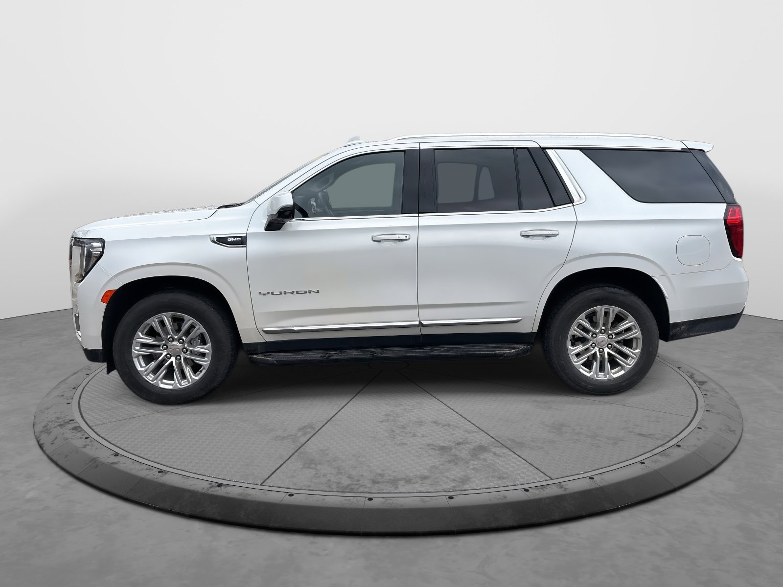 Certified 2023 GMC Yukon SLT w/ SLT Luxury Package image 5
