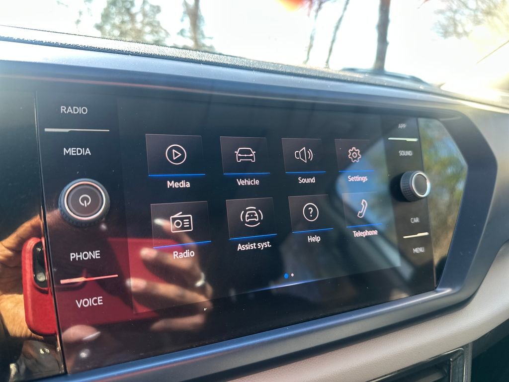 Certified 2022 Volkswagen Taos SE image 9
