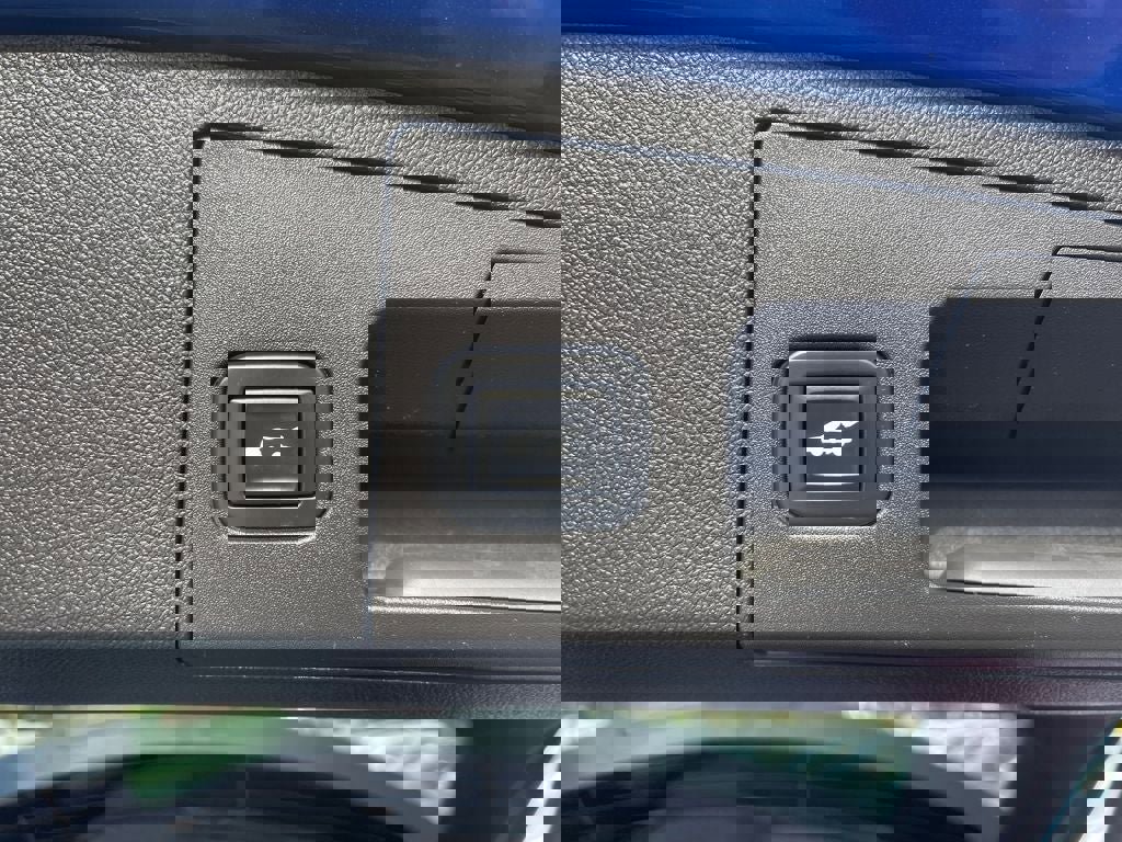 Used 2022 Cadillac XT4 Premium Luxury w/ Safety Alert Package image 20