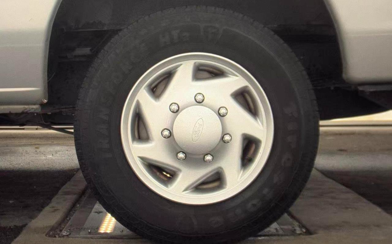 Used 2014 Ford E-350 and Econoline 350 XLT RWD image 12