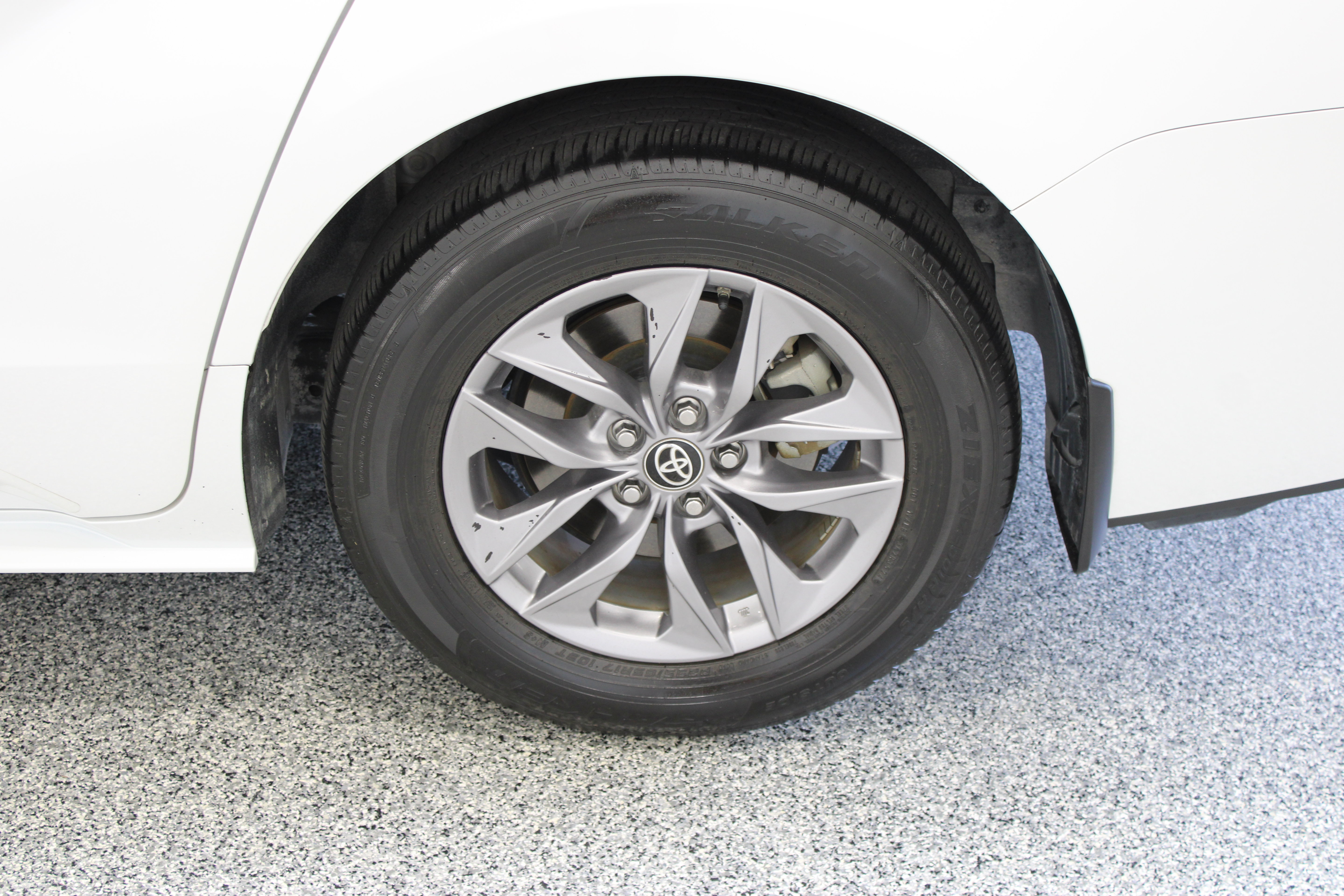 Used 2025 Toyota Sienna XLE FWD image 10