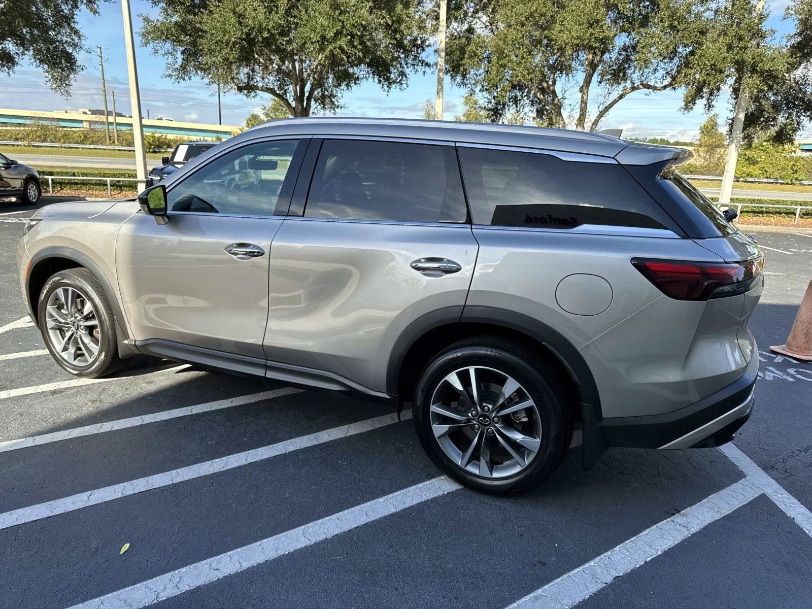 Certified 2025 INFINITI QX60 Luxe w/ Vision Package image 4