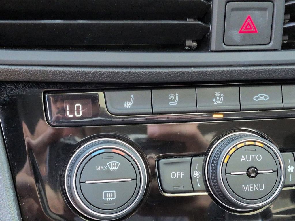 Used 2022 Volkswagen Jetta SEL image 24