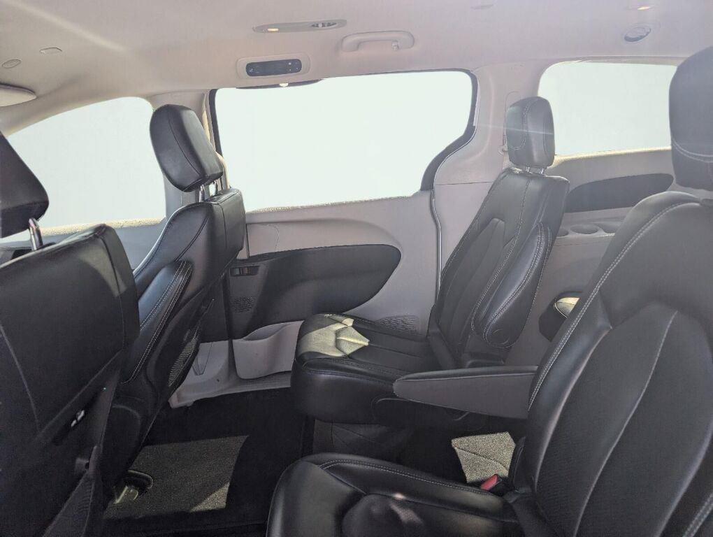 Used 2023 Chrysler Pacifica Touring-L FWD image 35