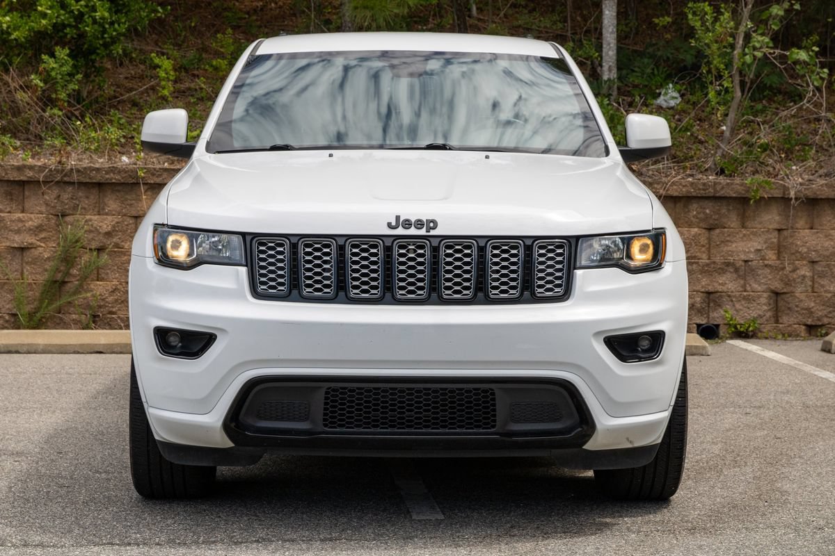 Used 2020 Jeep Grand Cherokee Altitude RWD image 2
