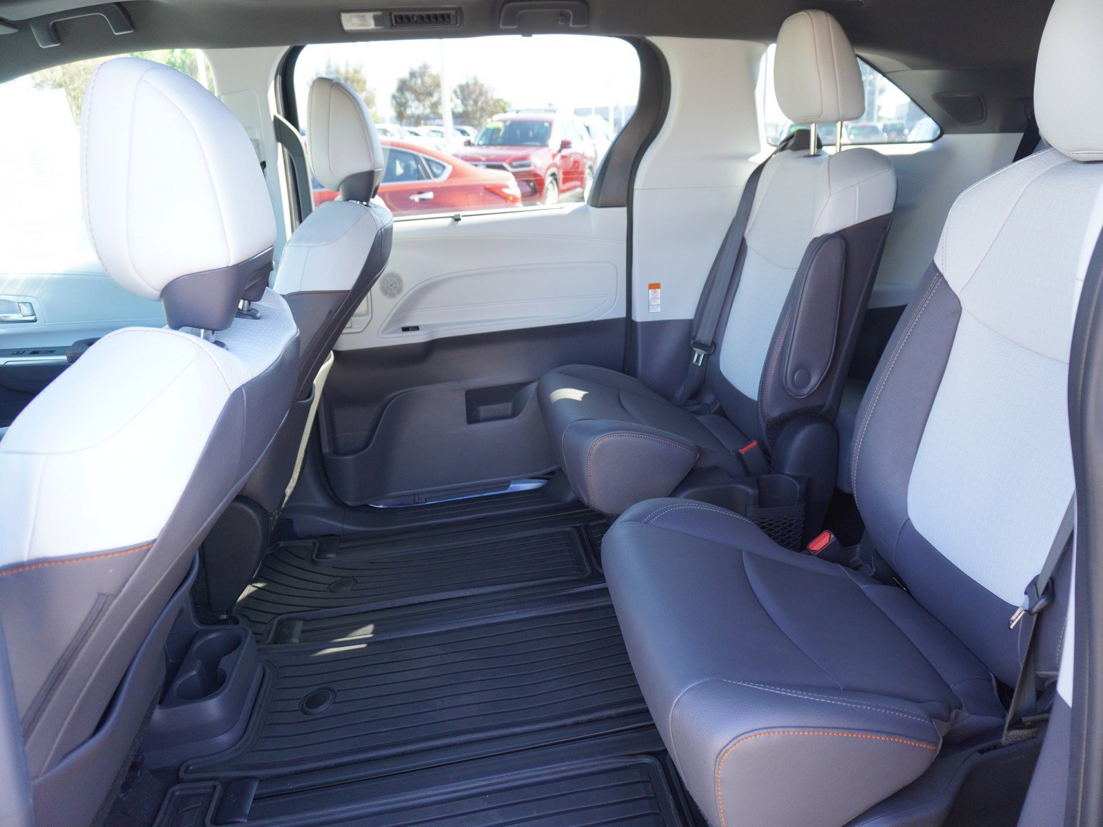 Used 2024 Toyota Sienna XSE w/ XSE Plus Package image 12