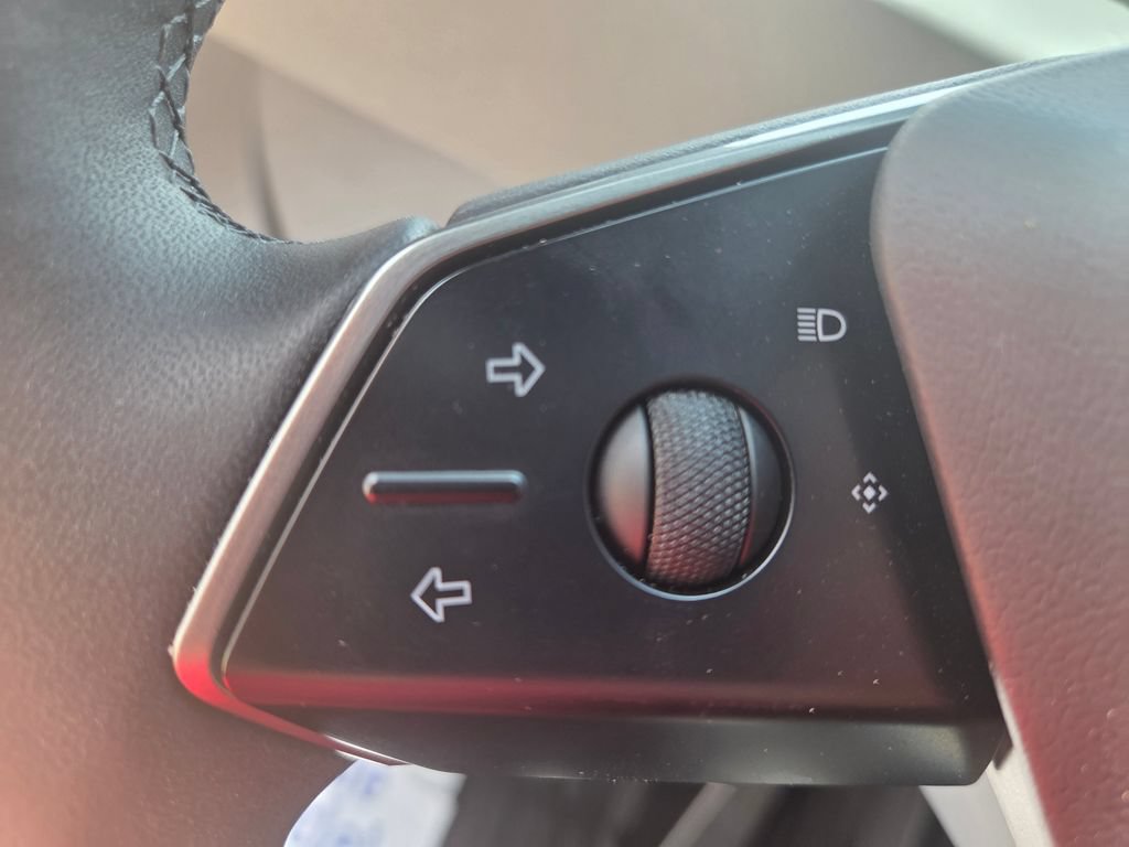 Used 2024 Tesla Cybertruck AWD Crew Cab image 38