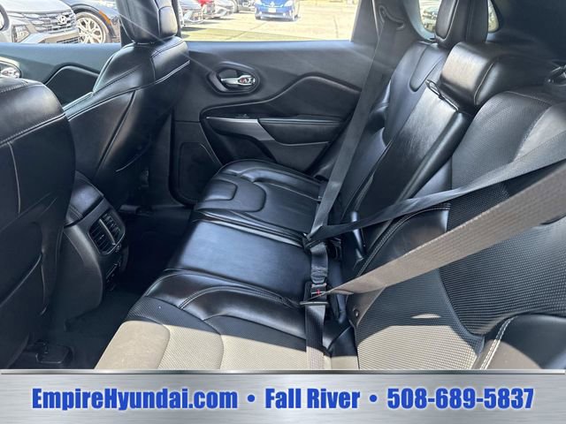 Used 2019 Jeep Cherokee Limited AWD/4WD image 16