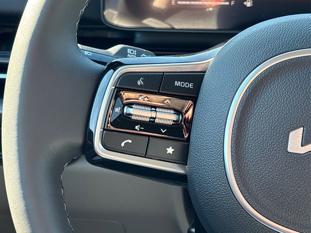 New 2026 Kia Carnival FWD image 17