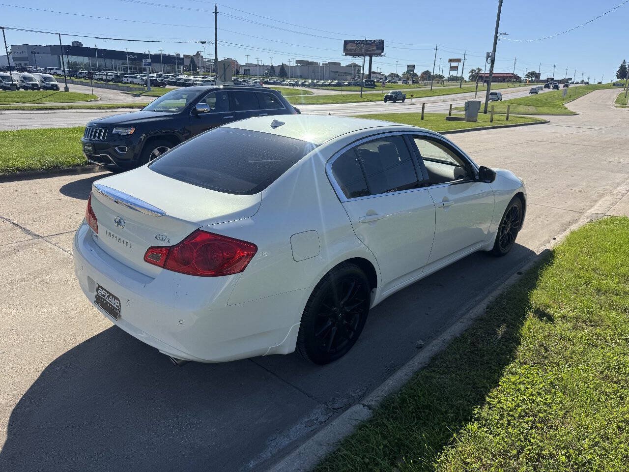 Used 2013 INFINITI G37 x Sedan w/ Premium Pkg AWD/4WD image 5