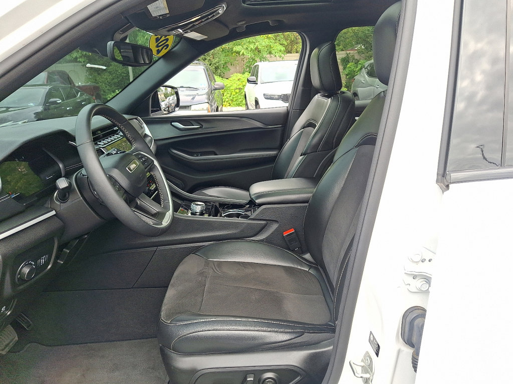 Certified 2023 Jeep Grand Cherokee Altitude image 23