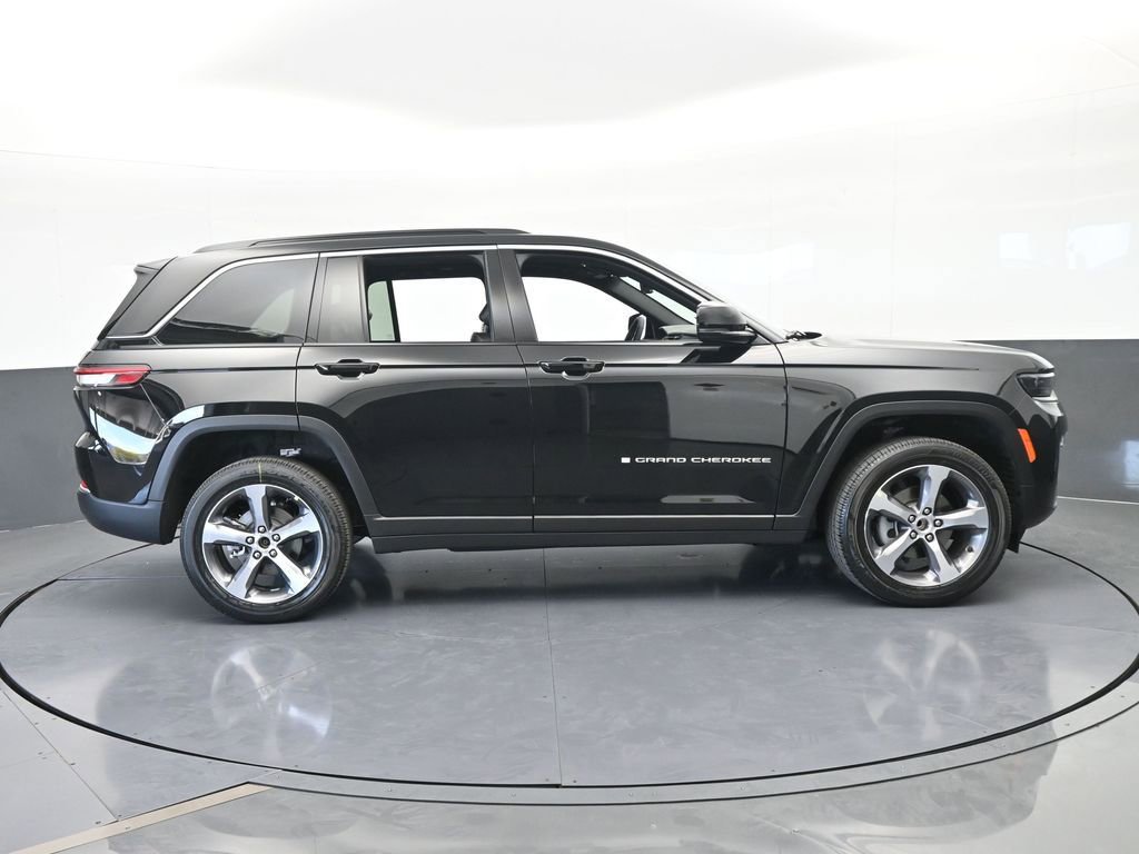 New 2026 Jeep Grand Cherokee Limited RWD image 7