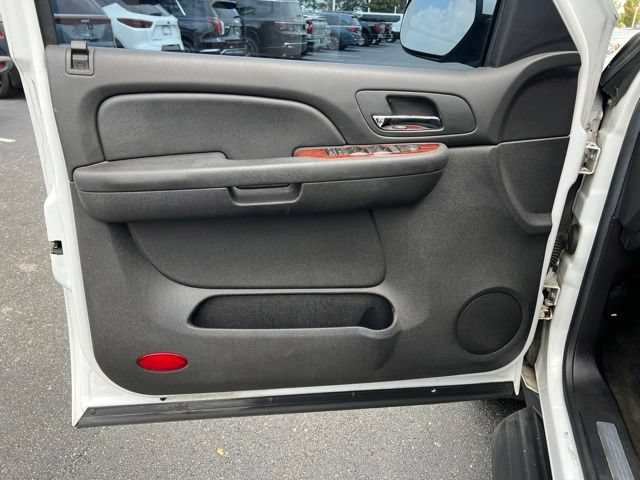 Used 2009 Chevrolet Suburban LT RWD image 22