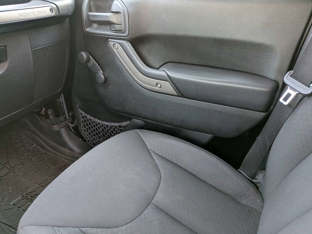 Used 2018 Jeep Wrangler Unlimited Sport image 14