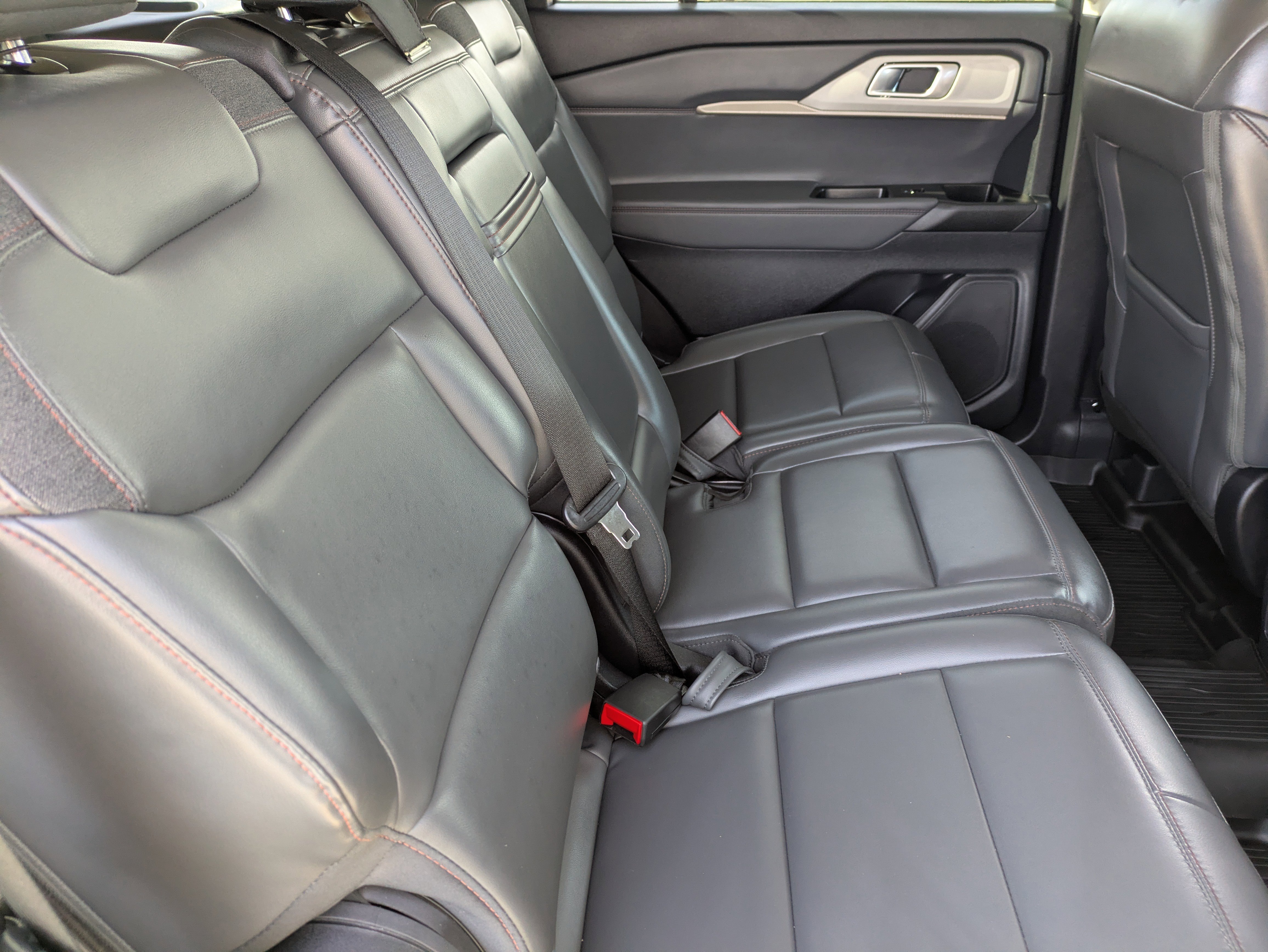 Used 2025 Ford Explorer Active w/ Active Comfort Package RWD image 15