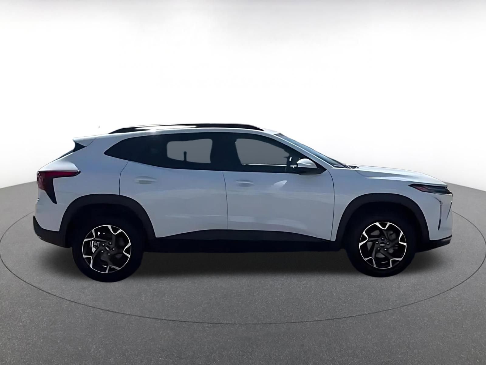 Used 2025 Chevrolet Trax LT w/ LT Convenience Package FWD image 11