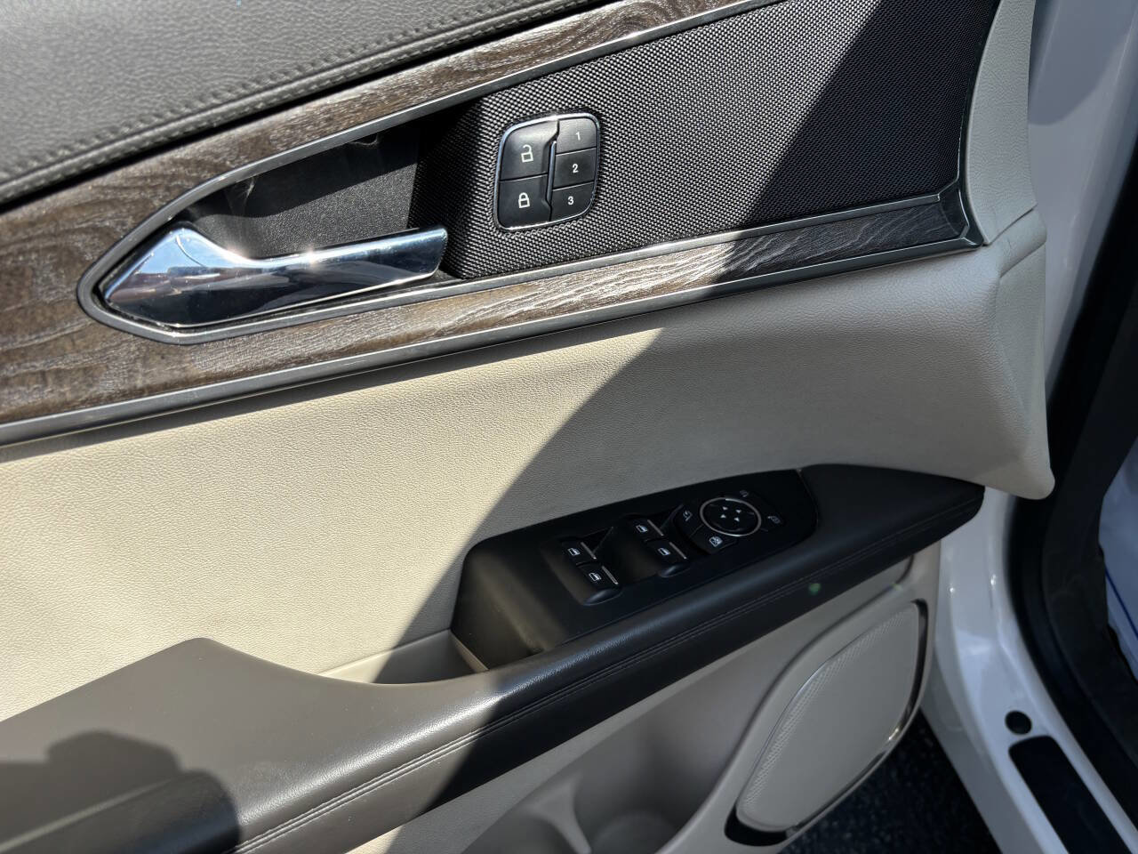 Used 2016 Lincoln MKX Select w/ Select Plus Package image 16