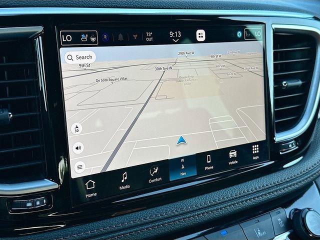 Used 2025 Chrysler Pacifica Pinnacle image 13