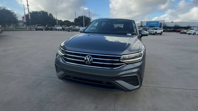 Used 2024 Volkswagen Tiguan SE FWD image 3