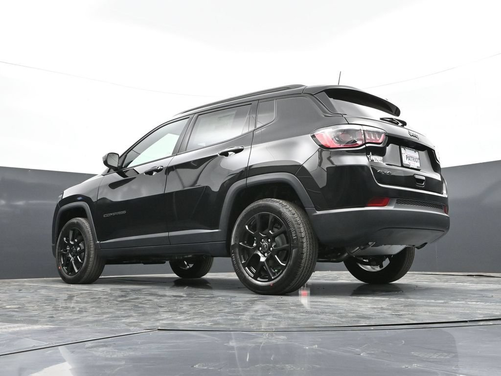 Used 2026 Jeep Compass Latitude AWD/4WD image 33
