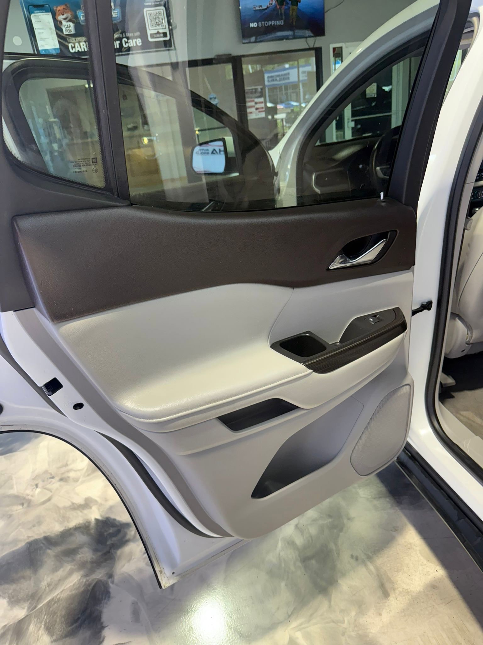 Used 2017 GMC Acadia SLT image 42