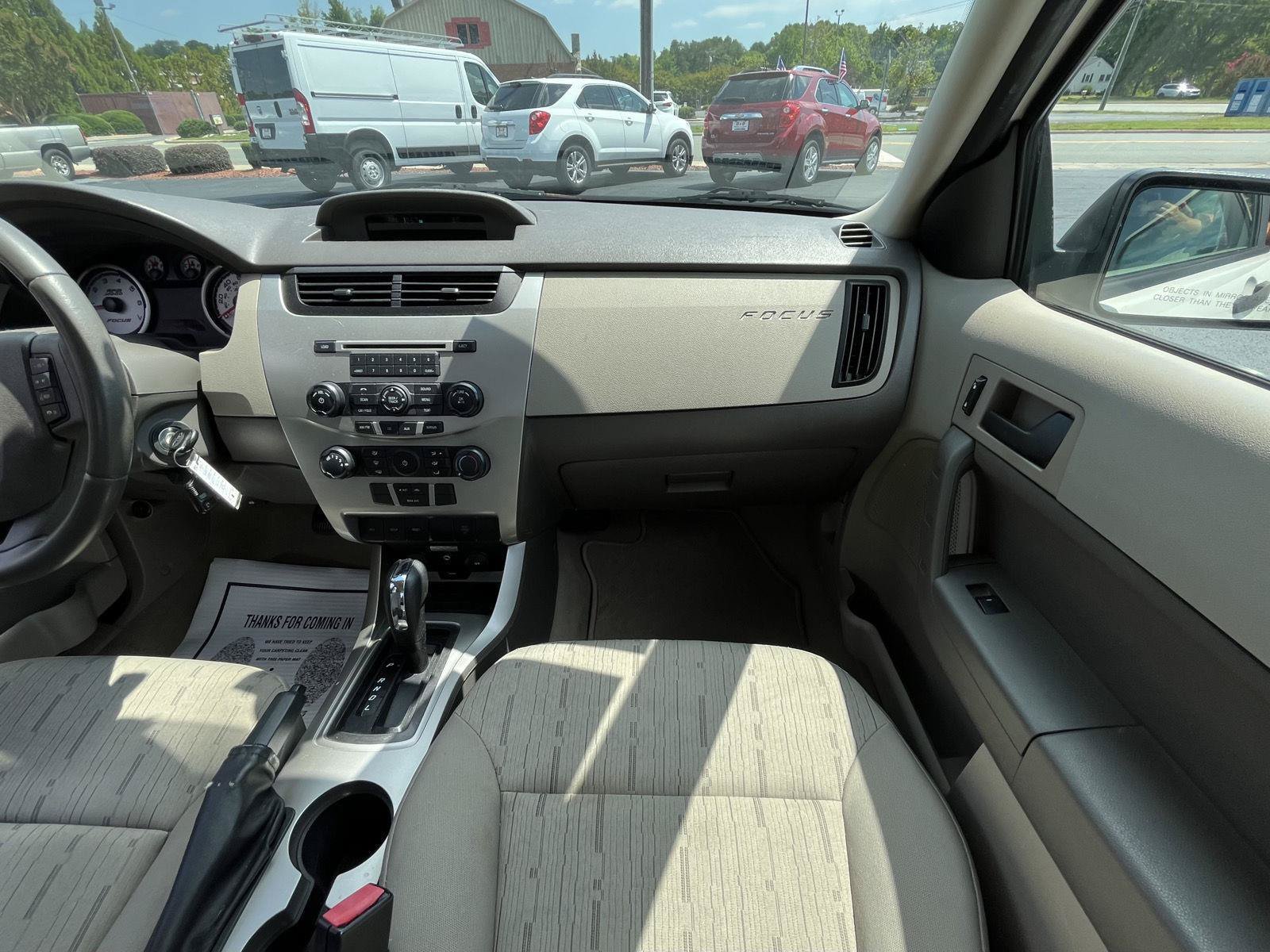 Used 2009 Ford Focus SE FWD image 11