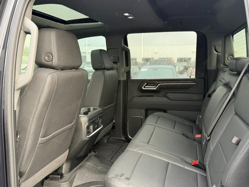 Used 2025 GMC Sierra 2500 SLT AWD/4WD image 9