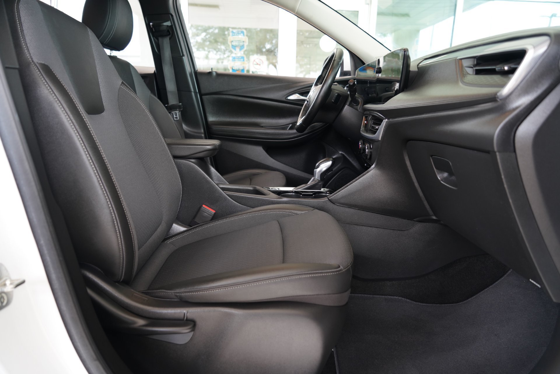 Used 2024 Buick Encore GX Preferred FWD image 24
