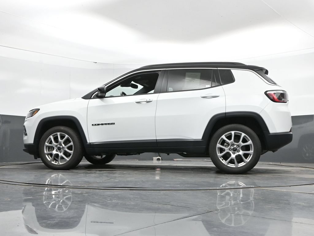 Used 2025 Jeep Compass Limited AWD/4WD image 46