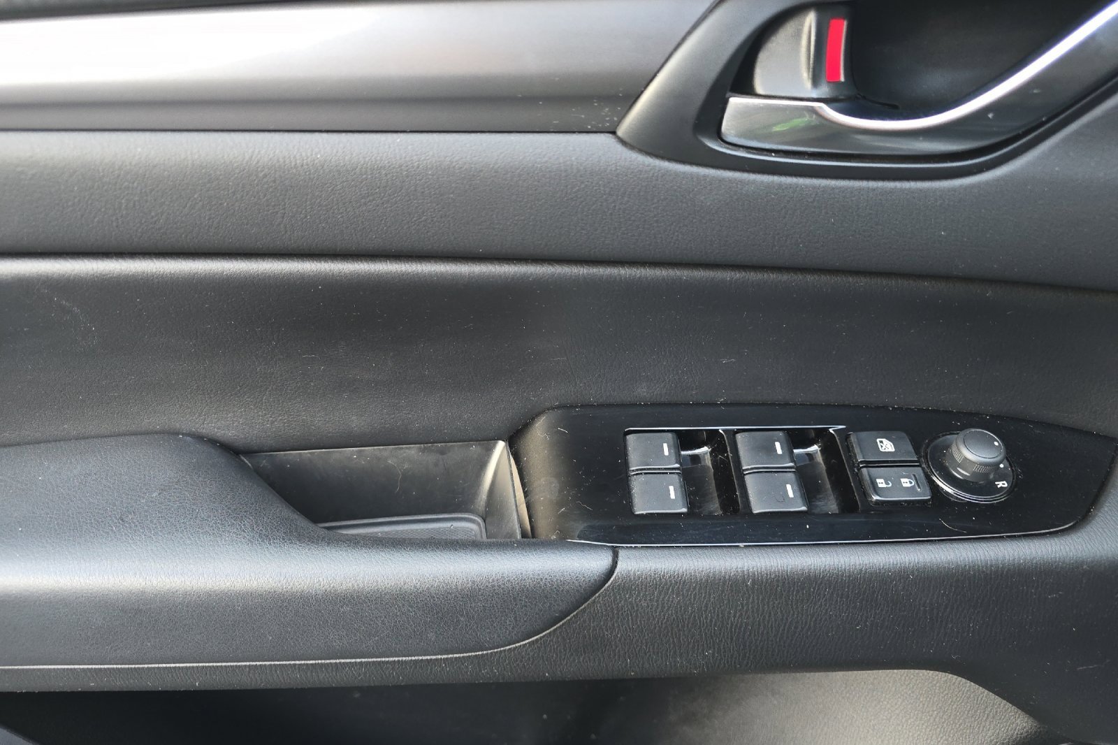 Used 2019 MAZDA CX-5 Touring image 12