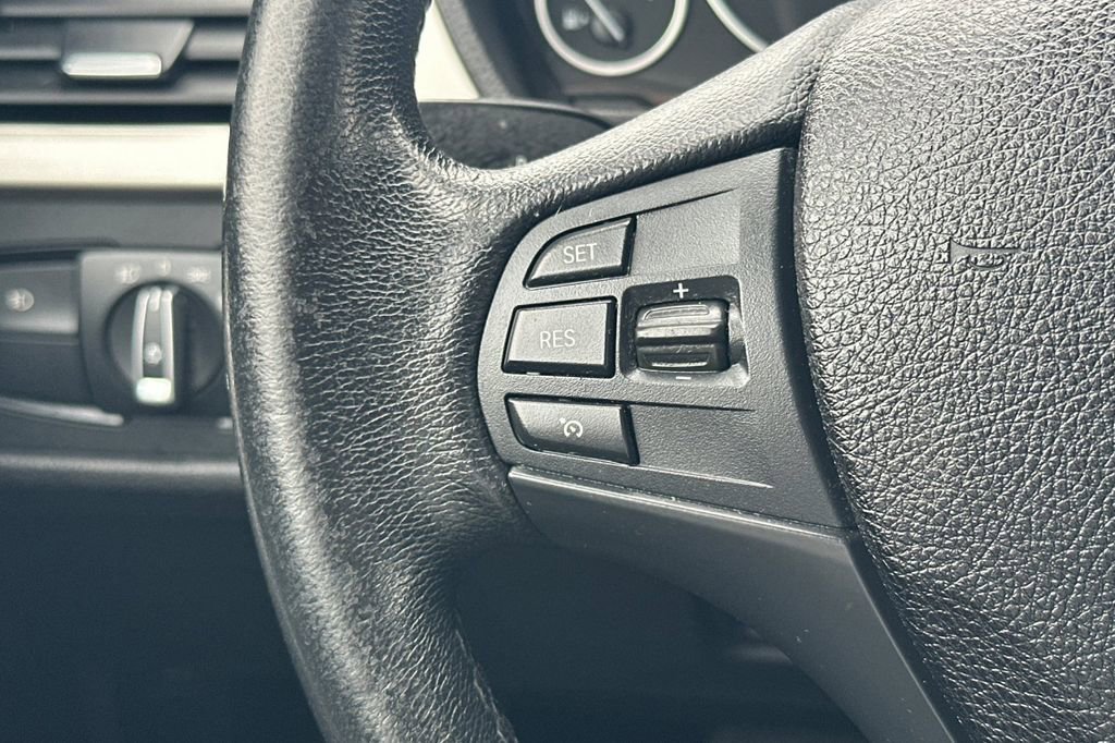 Used 2018 BMW 320i Sedan image 22